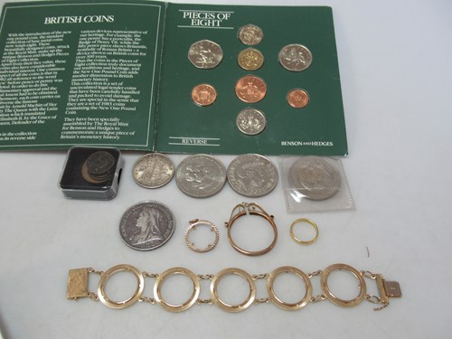 Lot 158 - A hallmarked 9ct gold bracelet with five...
