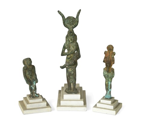 Lot 546 - An Egyptian bronze figure of Isis with Horus