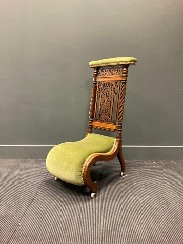 Lot 421 - A Victorian prie dieu chair of typical form
