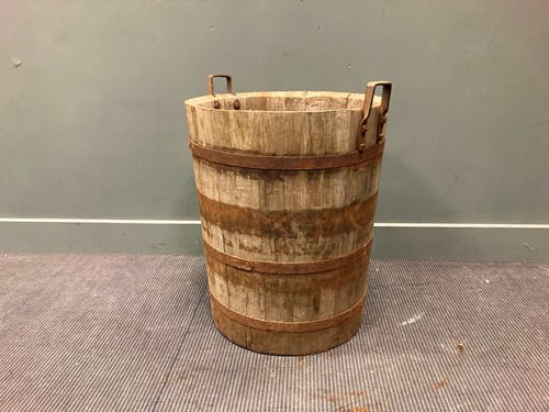 Lot 406 - A coopered barrel with raised iron handles, 71...