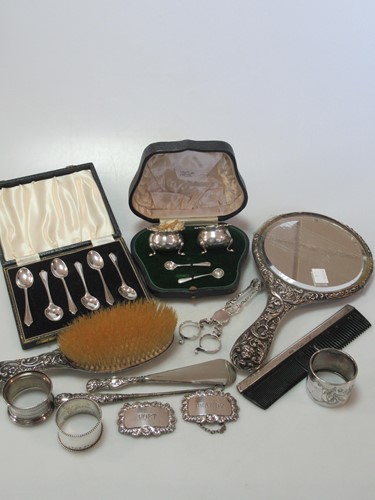 Lot 172 - A cased set of silver teaspoons, a cased pair...