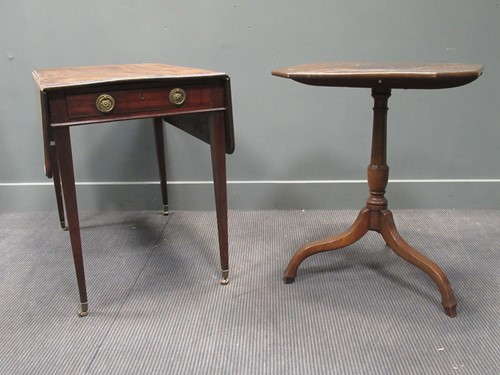 Lot 429 - A George III mahogany Pembroke table with a...