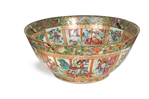Lot 47 - A large Chinese canton famille rose bowl, Qing Dynasty, 19th century