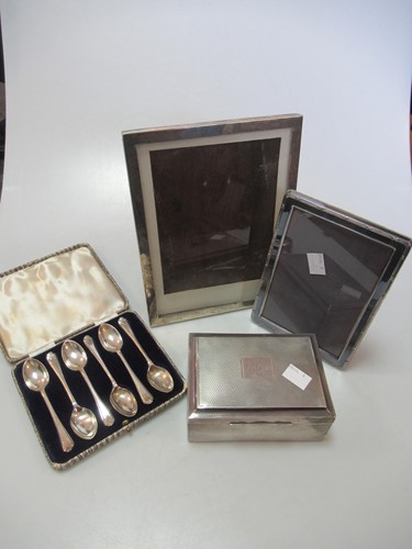 Lot 169 - Six cased silver golfing teaspoons, a silver...