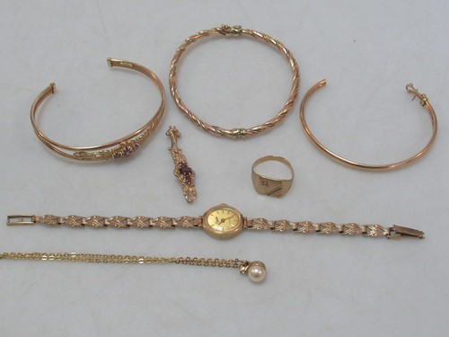 Lot 154 - An everite watch stamped '375', a bracelet...