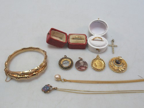 Lot 160 - A hallmarked 9ct gold bangle weight 17.4g,...