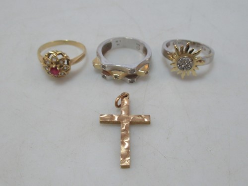 Lot 147 - Three rings stamped '585', together with a...
