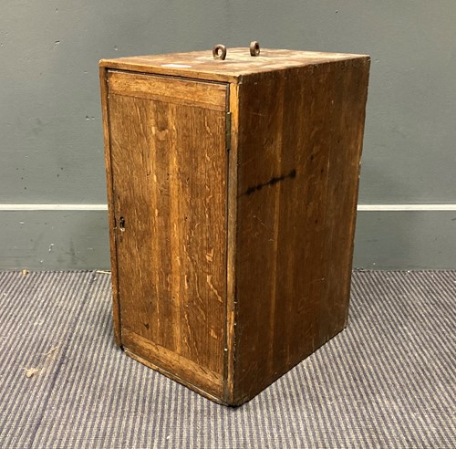 Lot 356 - An early 19th century oak bible box