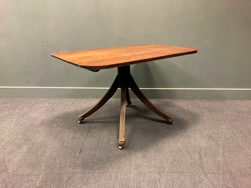 Lot 317 - A Regency mahogany tilt-top breakfast table,...