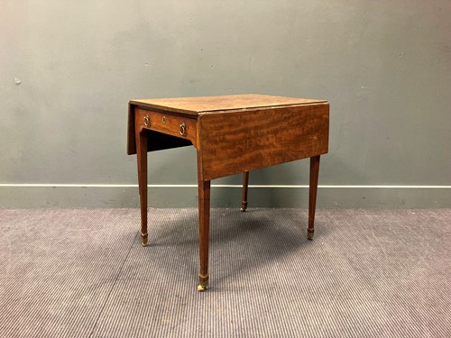 Lot 342 - A late Georgian mahogany Pembroke table, the...