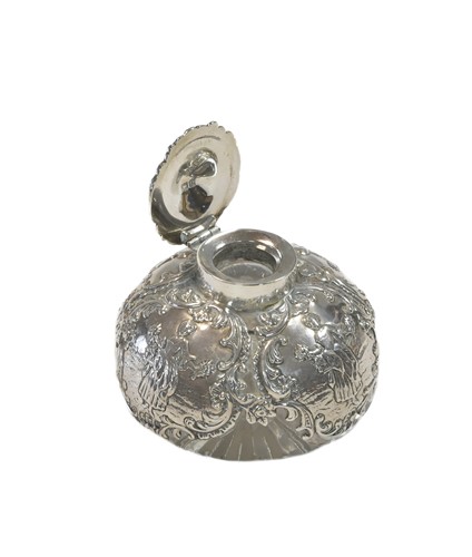 Lot 535 - A Victorian silver and glass inkwell