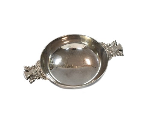 Lot 664 - Edinburgh - An Elizabeth II silver quaich