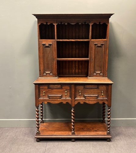 Lot 382 - An oak barley twist dresser 200 x 127 x 51cm