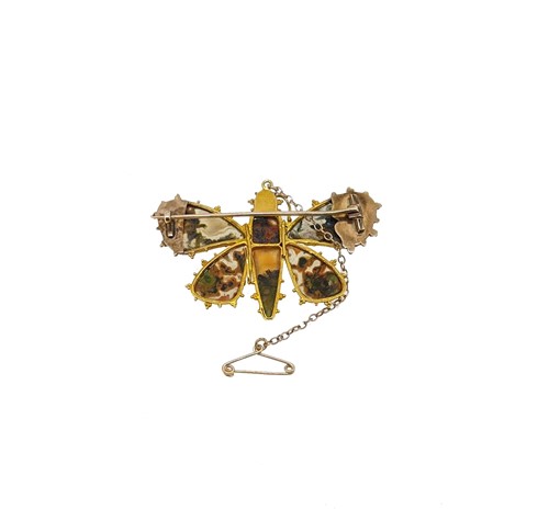 Lot 4 - An agate butterfly brooch