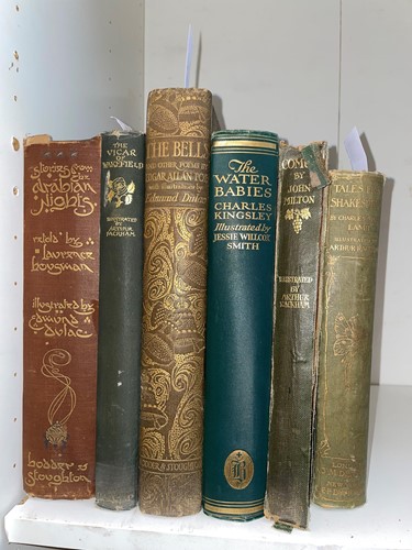 Lot 385 - Illustrated works.