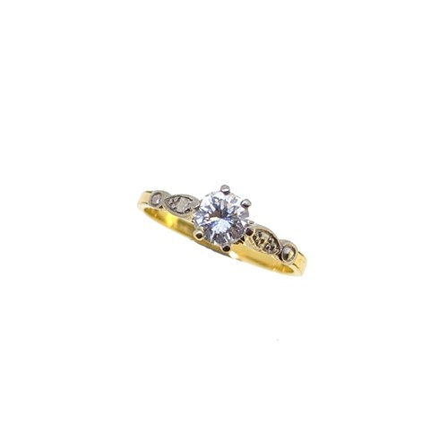 Lot 15 - A diamond single stone ring