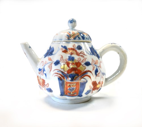 Lot 35 - A Chinese Imari teapot and cover, early 18th century