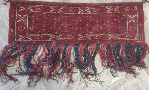Lot 555 - A hand-knotted Ersari Turkmen torba rug or...