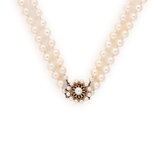 Lot 39 - A double row cultured pearl necklace