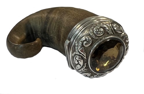 Lot 270 - A ram's horn snuff mull