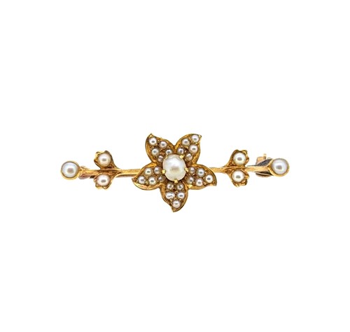 Lot 38 - An Edwardian split pearl brooch