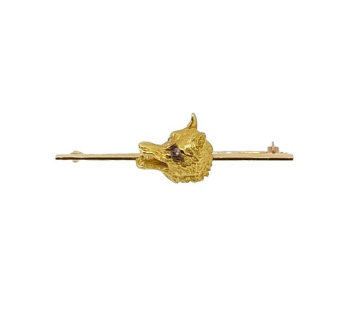 Lot 9 - A diamond set wolf head bar brooch