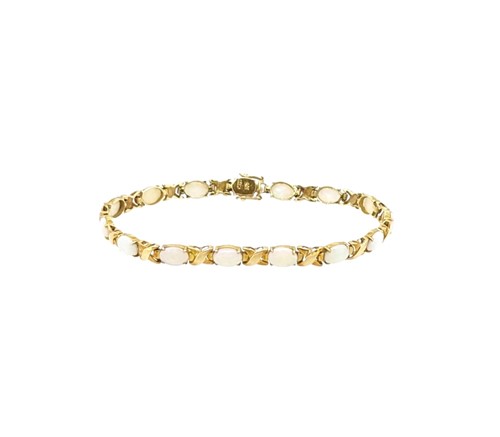 Lot 83 - An opal bracelet