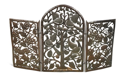Lot 191 - An Arts & Crafts style steel firescreen