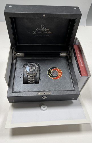 Lot 444 - Omega - A steel limited edition 'Speedmaster Apollo/Soyuz 35th Anniversary' chronograph wristwatch