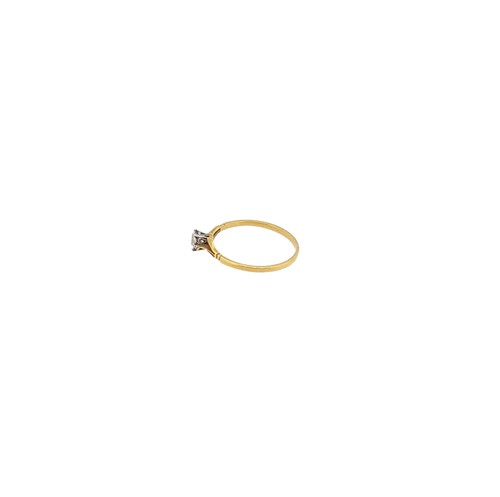 Lot 18 - A single stone diamond ring
