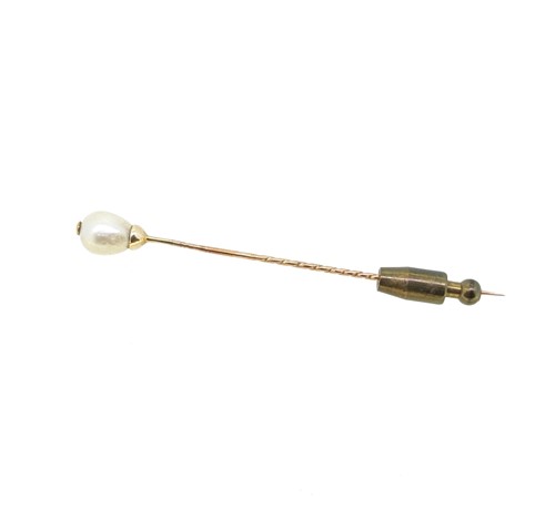 Lot 30 - A pearl stick pin