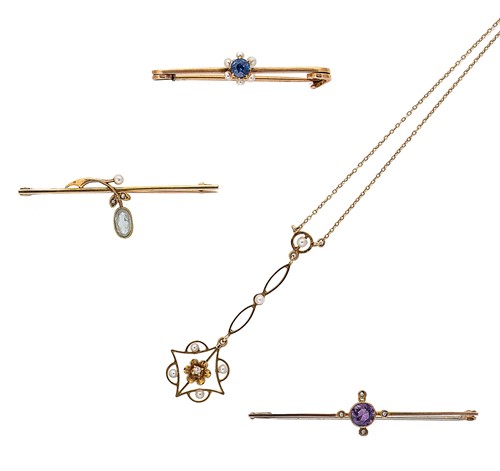Lot 32 - An early 20th century pearl and diamond necklace, together with three brooches
