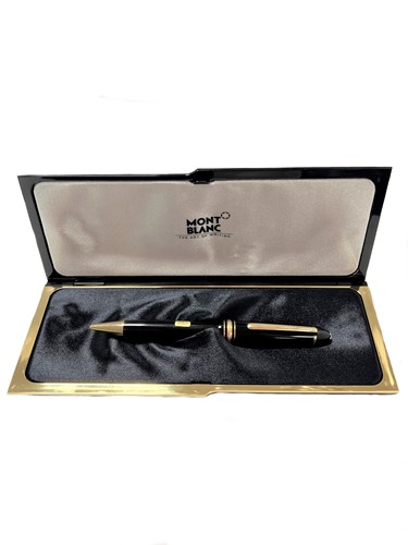 Lot 449 - Montblanc - A Meisterstück resin coated ball point pen