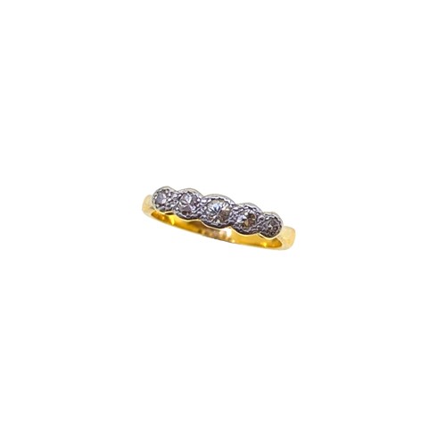 Lot 227 - A five stone diamond ring