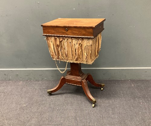 Lot 358 - A Regency mahogany sewing table 74 x 50 x 34cm