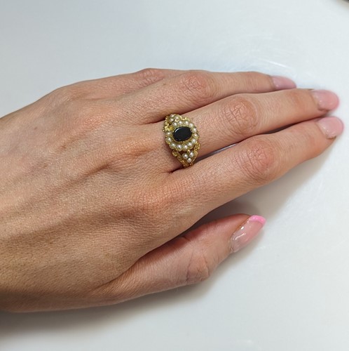 Lot 9 - A 19th century mourning ring