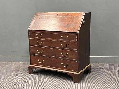 Lot 634 - A George III oak bureau 108 x 97 x 53cm