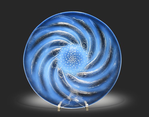 Lot 6 - Poissons, an R. Lalique opalescent shallow glass dish, model 3263
