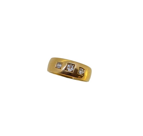Lot 181 - A Victorian 18ct gold diamond set ring