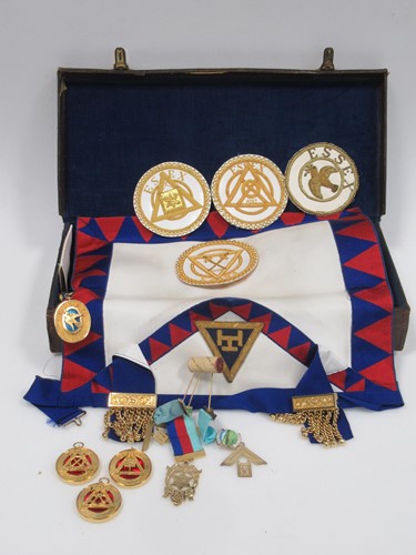 Lot 289 - A collection of Masonic regalia