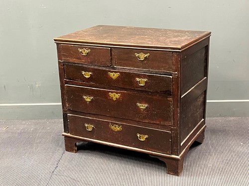 Lot 426 - An early 18th century oak chest of drawers,...