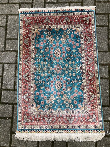 Lot 483 - A silk Hereke, signed, 100 x 62cm