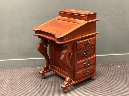 Lot 435 - A Victorian davenport 86 x 56 x 52cm