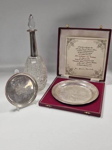 Lot 371 - Two silver commemorative dishes and a silver...