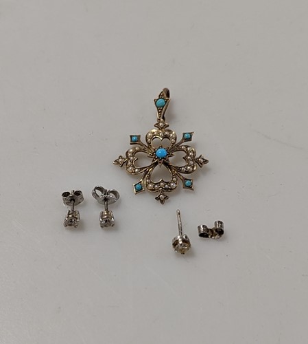 Lot 337 - A pair of diamond ear studs, together with a...