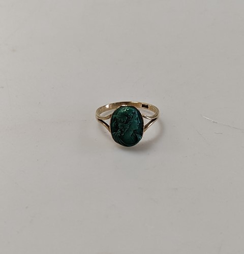 Lot 342 - A cameo ring, tested as 9ct gold, weight 2.7g