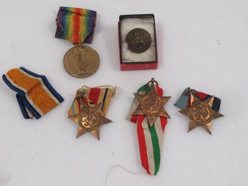 Lot 282 - A WW1 victory medal awarded to 99672 spr J W...
