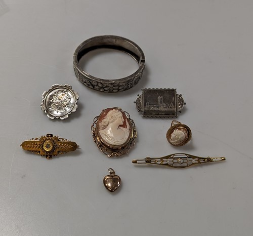 Lot 331 - A cameo brooch marked 9ct, a cameo ring, a...