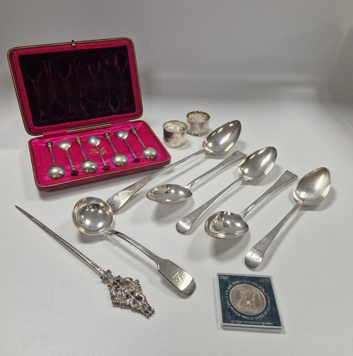 Lot 373 - A collection of silver flatware including a...