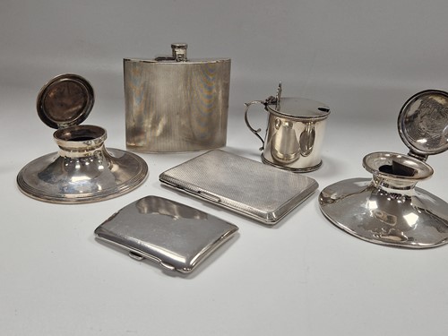 Lot 375 - A collection of silverware including flatware,...